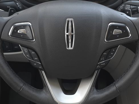 Used 2019 Lincoln MKC Premiere image 23