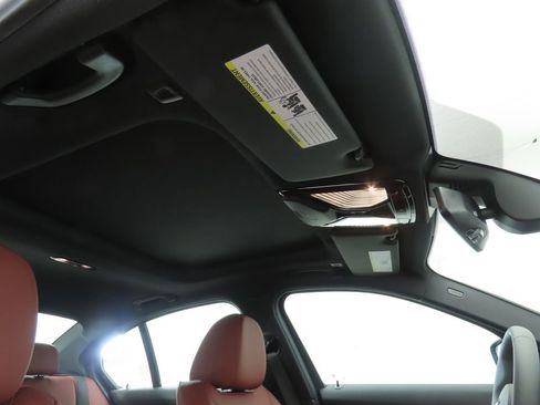 New 2026 BMW 330i Sedan w/ M Sport Package image 18