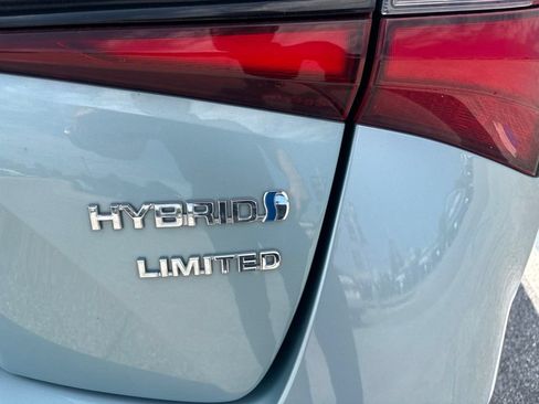 Used 2022 Toyota Prius Limited w/ Premium Convenience Package FWD image 10