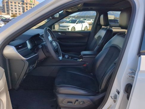 Used 2024 Jeep Grand Cherokee Altitude image 24