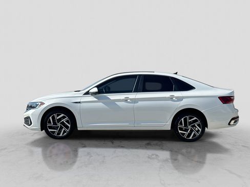 Used 2024 Volkswagen Jetta SEL FWD image 3