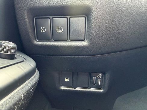 Used 2018 Toyota C-HR XLE FWD image 30
