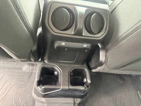 Used 2022 Jeep Gladiator Willys image 36