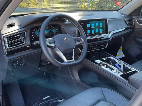 New 2026 Volkswagen Atlas SEL image 9