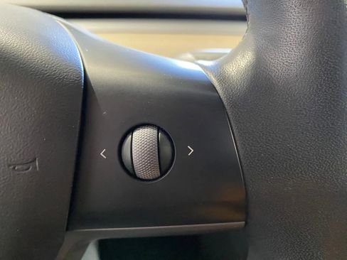 Used 2021 Tesla Model 3 Standard Range Plus image 17