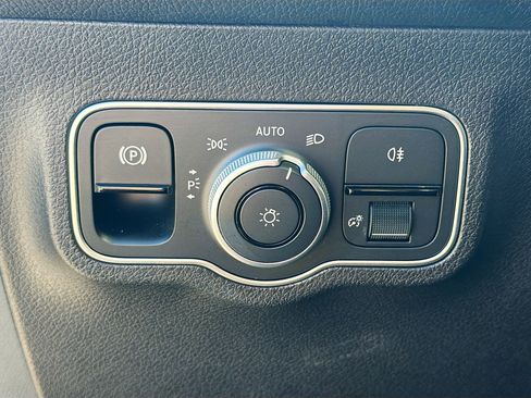 Used 2025 Mercedes-Benz GLB 35 AMG 4MATIC image 34