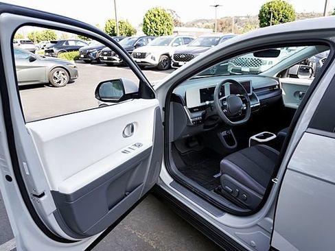Certified 2024 Hyundai Ioniq 5 SEL RWD image 37