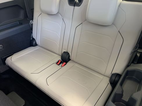 Used 2019 Volkswagen Tiguan SEL Premium image 31