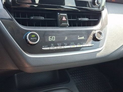 Used 2020 Toyota Corolla LE FWD image 19