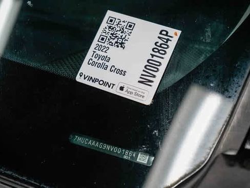 Certified 2022 Toyota Corolla Cross LE image 28