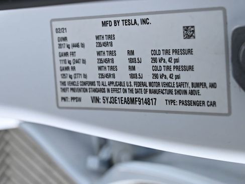 Used 2021 Tesla Model 3 Standard Range Plus image 31