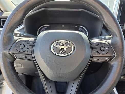 Used 2025 Toyota RAV4 XLE image 19