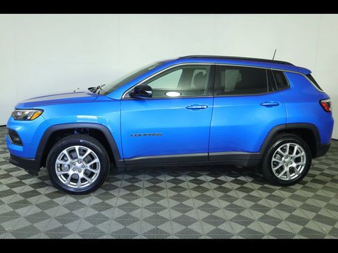Used 2023 Jeep Compass Latitude AWD/4WD image 18