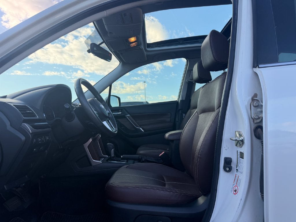 Used 2017 Subaru Forester 2.5i Touring w/ Popular Package #2 AWD/4WD image 5