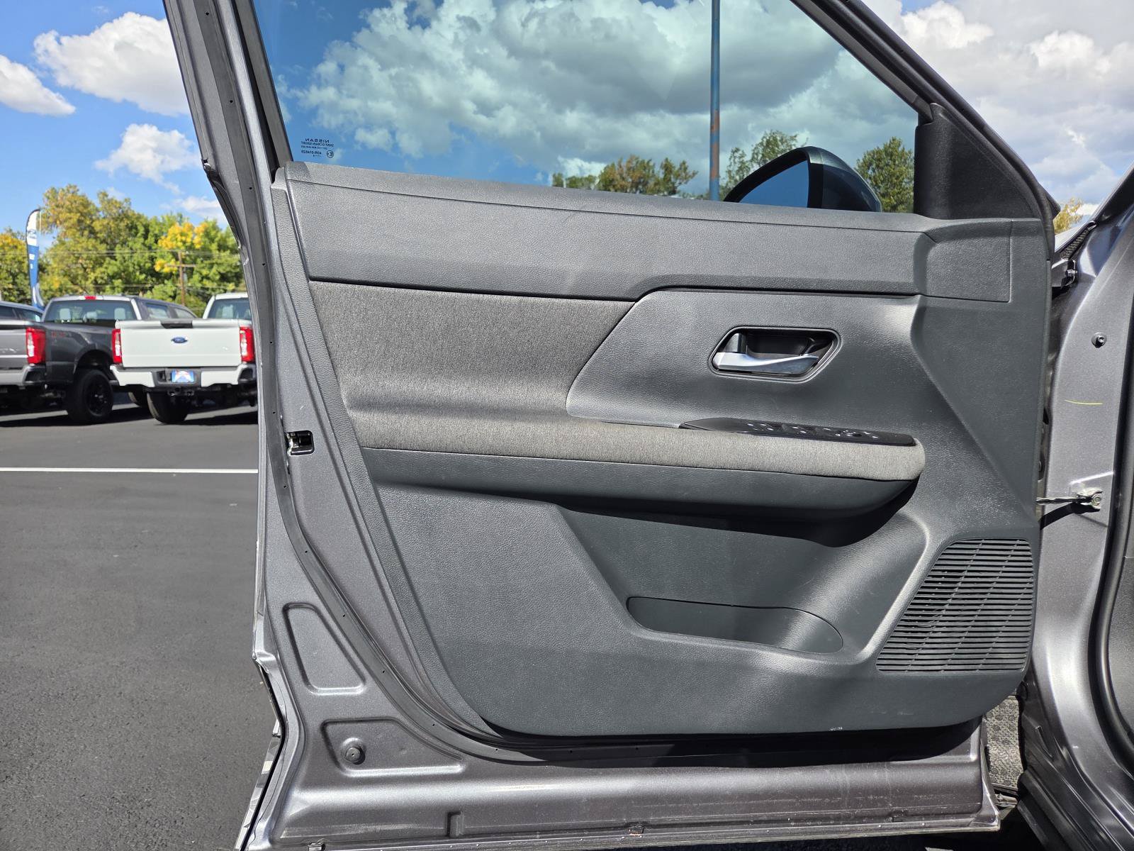Used 2025 Nissan Kicks SV FWD image 12