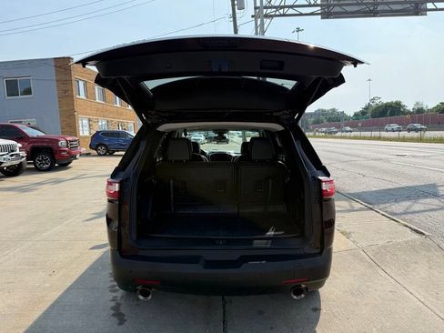 Used 2020 Chevrolet Traverse LT w/ LT Premium Package AWD/4WD image 17