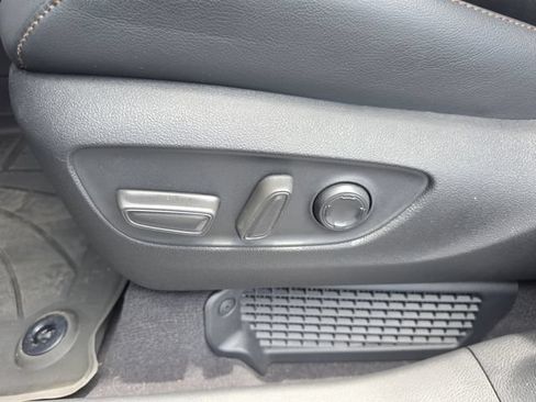 Used 2025 Toyota Sienna Limited FWD image 30