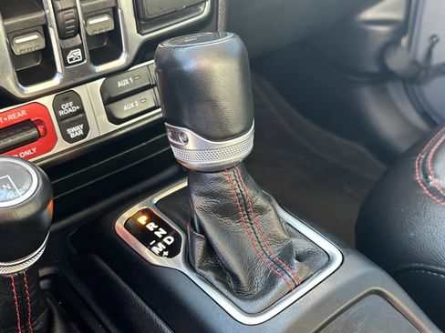 Used 2022 Jeep Gladiator Rubicon w/ Cold Weather Group image 31