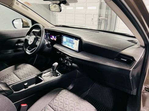 Used 2025 Nissan Kicks SV FWD image 32