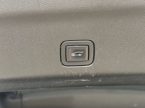 Used 2024 Chevrolet Suburban LT image 20