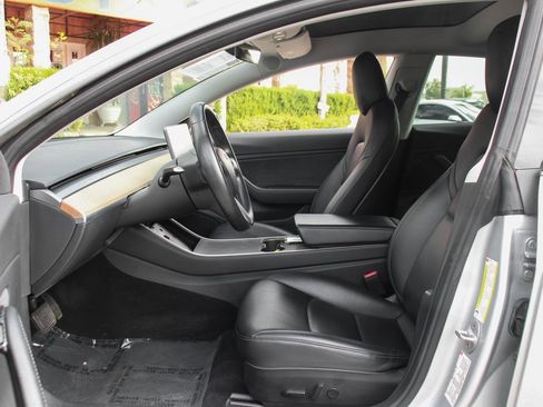 Used 2018 Tesla Model 3 Long Range image 17