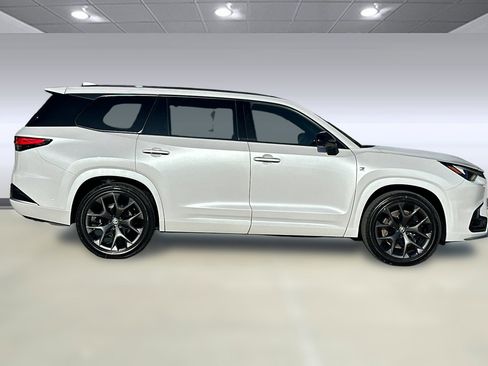 New 2026 Lexus TX 500h AWD image 8