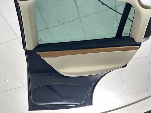 Used 2019 Tesla Model X 75D image 31