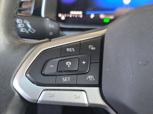 Used 2025 Volkswagen Jetta SE FWD image 4