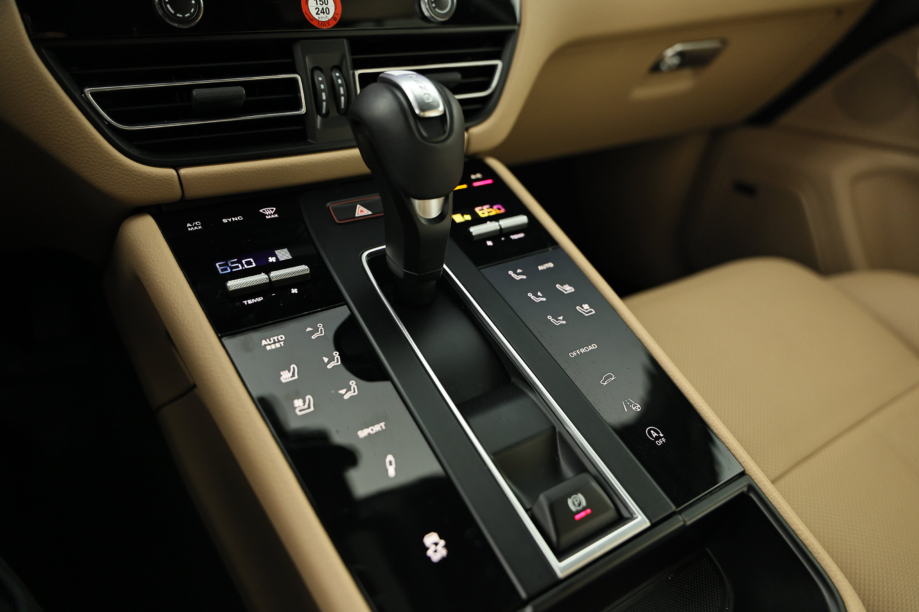 Certified 2026 Porsche Macan AWD/4WD image 41