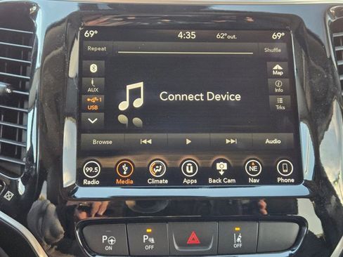 Used 2019 Jeep Cherokee Overland w/ Technology Group image 11