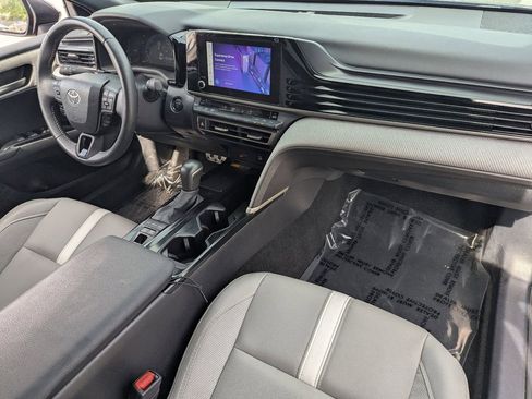 Used 2025 Toyota Camry SE AWD/4WD image 10