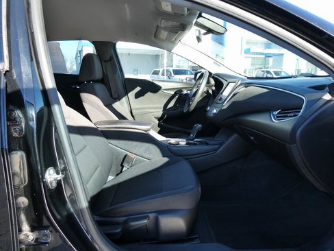 Used 2017 Chevrolet Malibu LT w/ Sport Package image 13