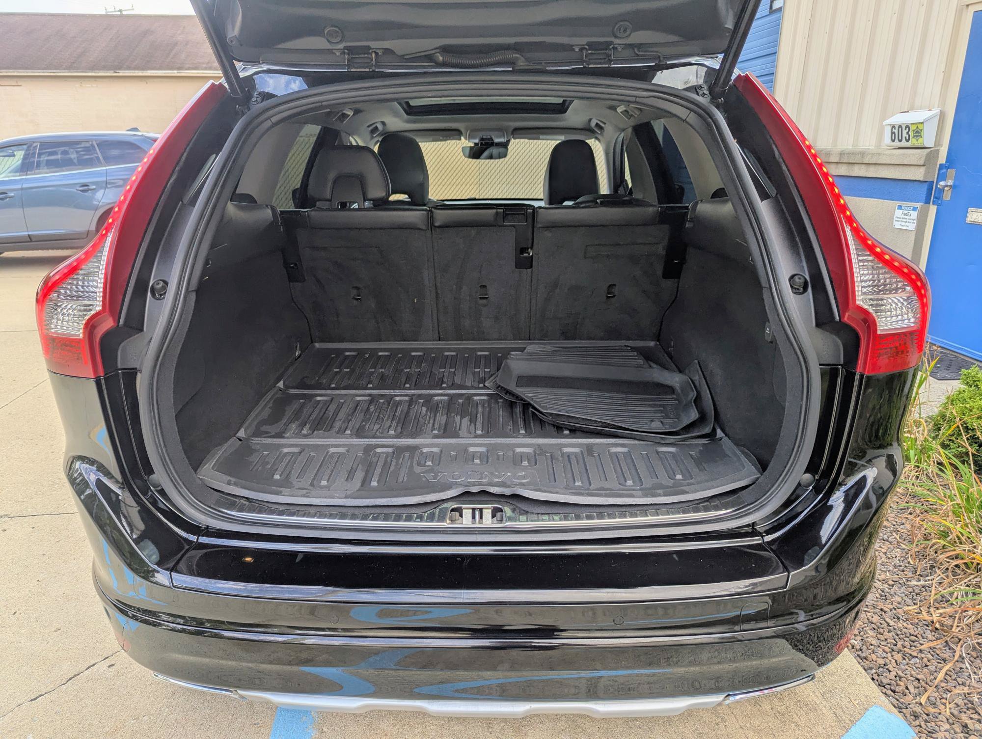Used 2017 Volvo XC60 T5 Inscription w/ Preferred Option Package AWD/4WD image 8
