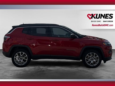 Used 2025 Jeep Compass Limited AWD/4WD image 12