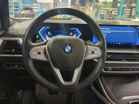 Used 2024 BMW X7 xDrive40i w/ Premium Package AWD/4WD image 2