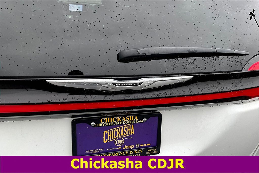 Used 2025 Chrysler Pacifica Select FWD image 23