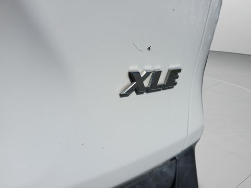 Used 2019 Toyota RAV4 XLE w/ Convenience Package FWD image 31