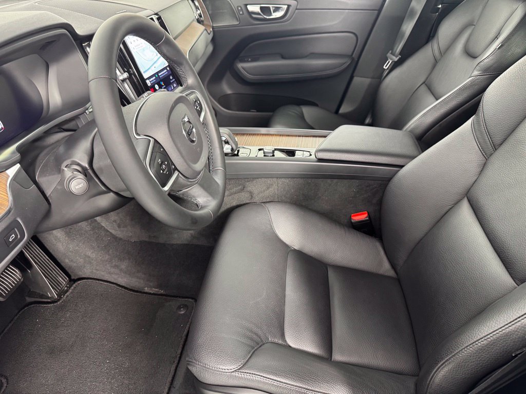 Used 2022 Volvo XC60 B5 Momentum w/ Advanced Package AWD/4WD image 13