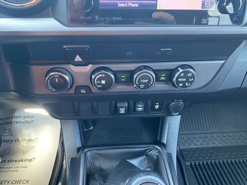 Used 2019 Toyota Tacoma TRD Sport AWD/4WD image 22