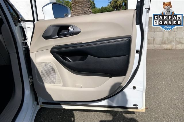 Used 2022 Chrysler Pacifica Touring-L FWD image 23