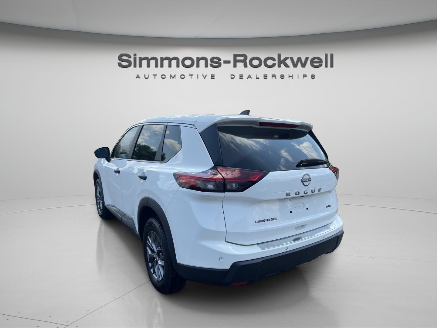 Used 2024 Nissan Rogue S AWD/4WD image 3