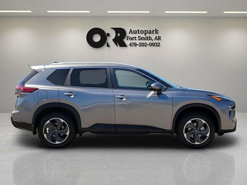 Used 2025 Nissan Rogue SV w/ SV Premium Package AWD/4WD image 6