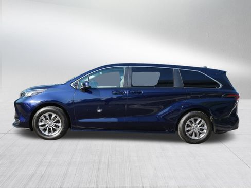 Certified 2023 Toyota Sienna LE FWD image 4