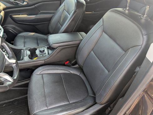 Used 2020 GMC Acadia SLT image 11