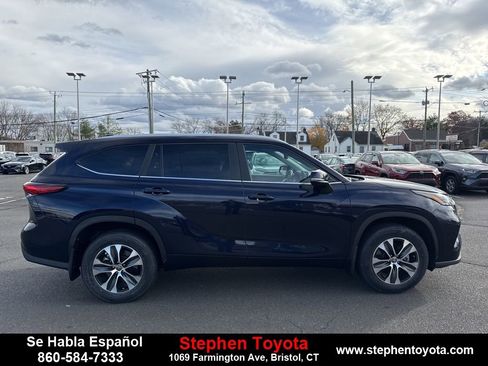 Certified 2023 Toyota Highlander XLE image 10