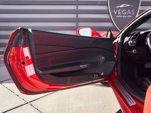 Used 2019 Ferrari 488 Spider Base image 30