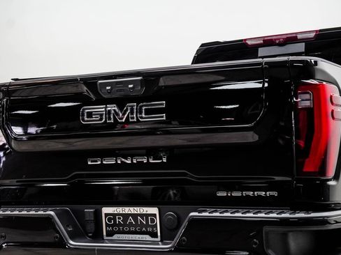 Used 2024 GMC Sierra 3500 Denali Ultimate image 12