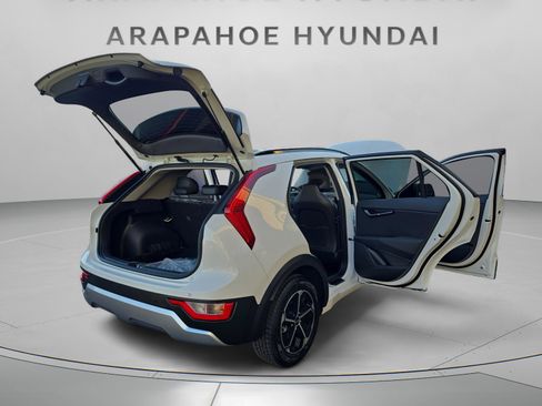 Used 2023 Kia Niro EX image 7
