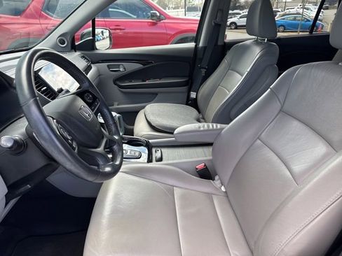 Used 2020 Honda Pilot Touring image 3