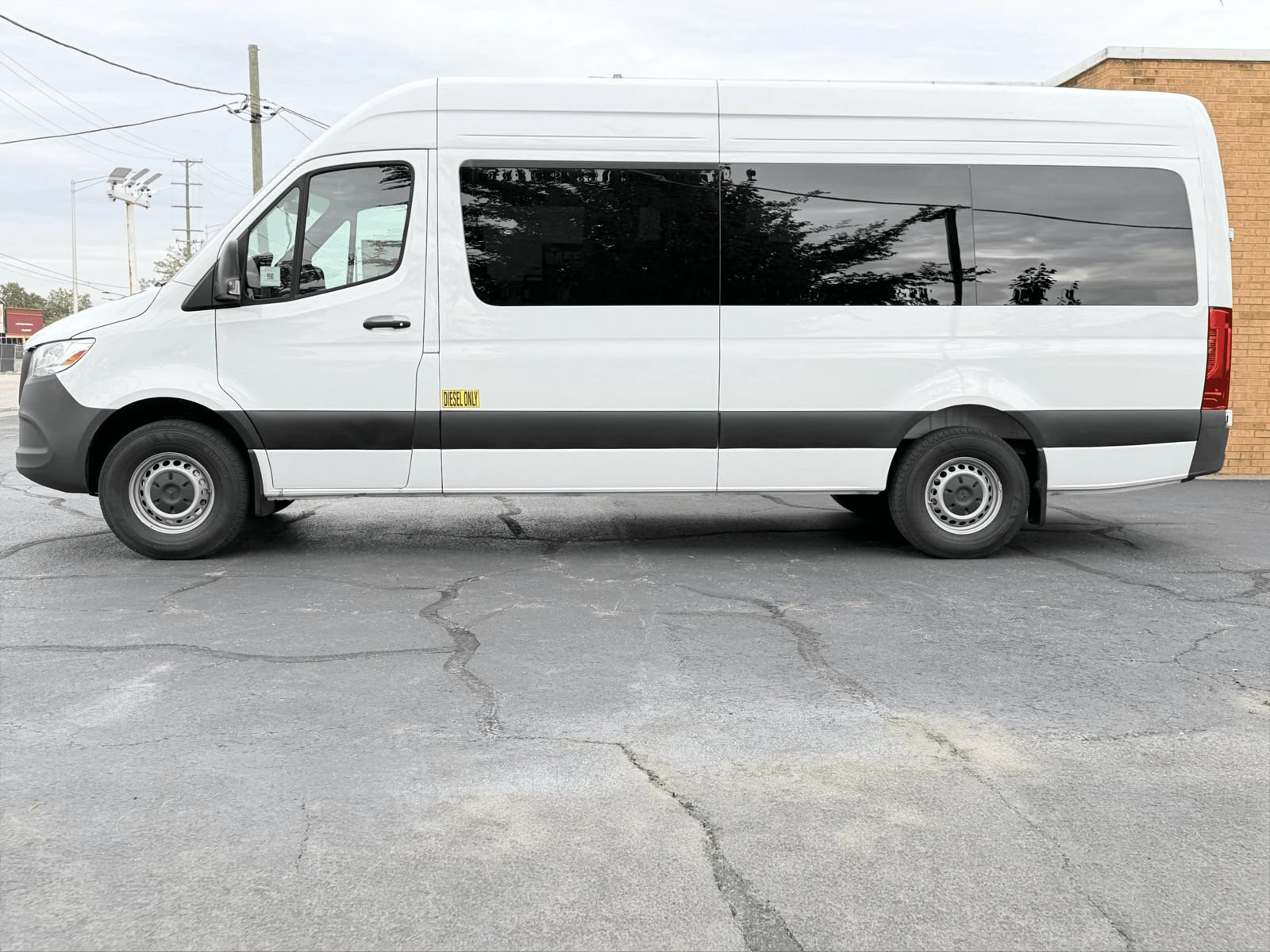 Used 2025 Mercedes-Benz Sprinter 2500 image 3